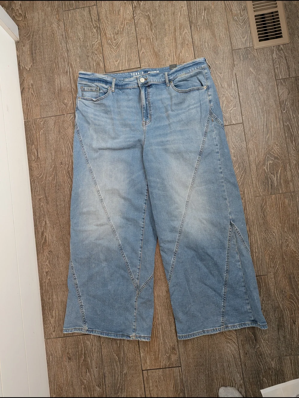 NWT Torrid Perfect Wide Leg Vintage Stretch Twisted Seam Jeans Size 22 Reg New - Picture 4 of 11